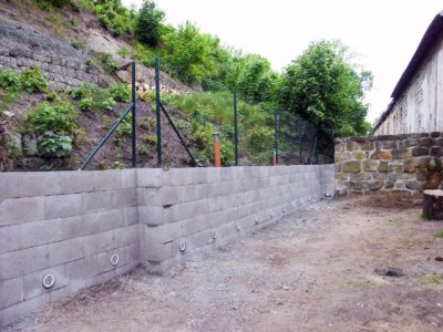 Dokončená plotová zeď Doksy Květen 2016