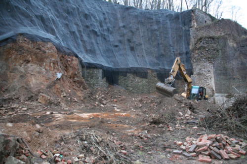 Odkopávky sesutých zdí, instalace ocelových sítí a georohoží
